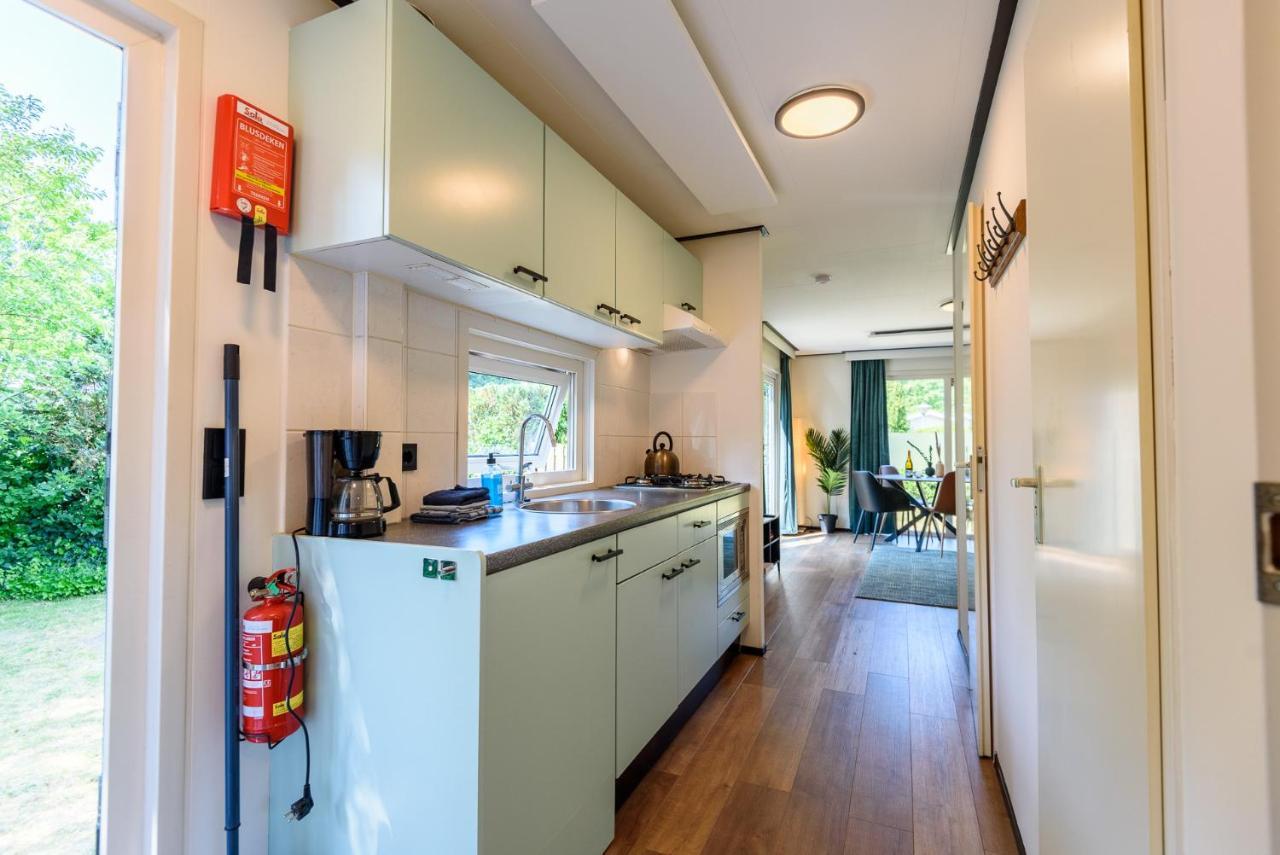 Chalet Met Eigen Tuin Aan De Veluwse Bosrand Putten Bagian luar foto