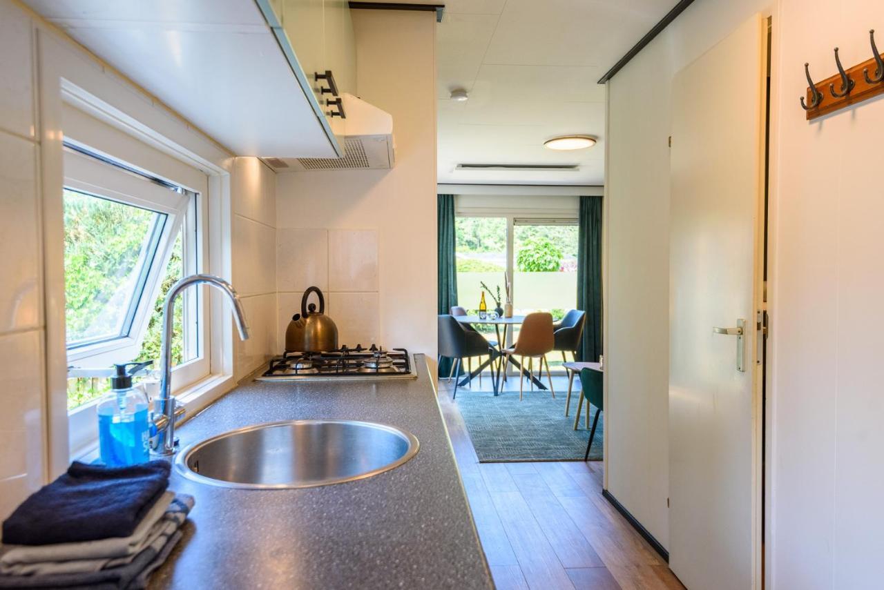 Chalet Met Eigen Tuin Aan De Veluwse Bosrand Putten Bagian luar foto