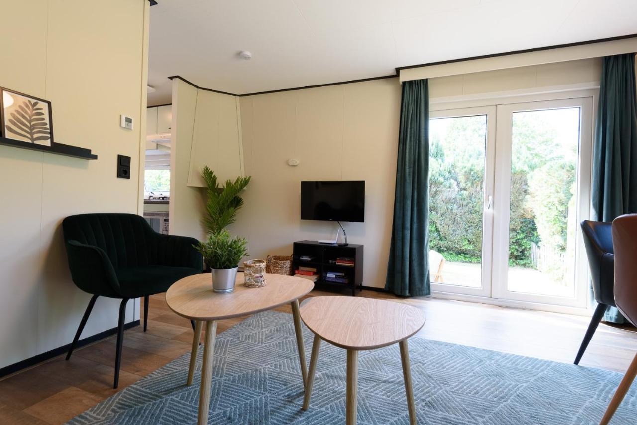 Chalet Met Eigen Tuin Aan De Veluwse Bosrand Putten Bagian luar foto